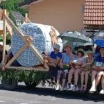 Klekljarice presenetile z velikanskim klekljarskih punkljem