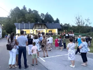 Vsakoletno srečanje praporščakov, uniform in noš osrednjega dela Ljubljanskega barja s hribovitim zaledjem