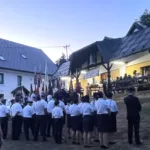 Lep spomin na srečanje praporščakov, uniform in noš na Žalostni Gori in Brezovici