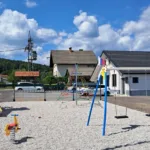 Novo javno otroško igrišče v Podsmreki