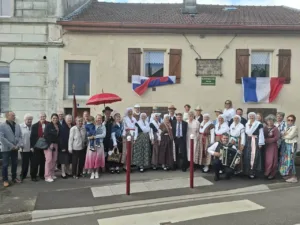 Folkloristi gostovali v Aumetzu v Franciji