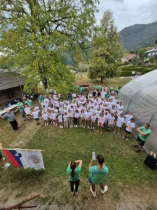 Rekordno število otrok na oratoriju v Polhovem Gradcu