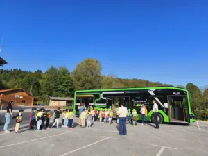 Novi električni avtobusi Ljubljanskega potniškega prometa navdušili najmlajše