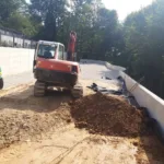 Oporna zidova zgrajena, sledita še ograja in pot